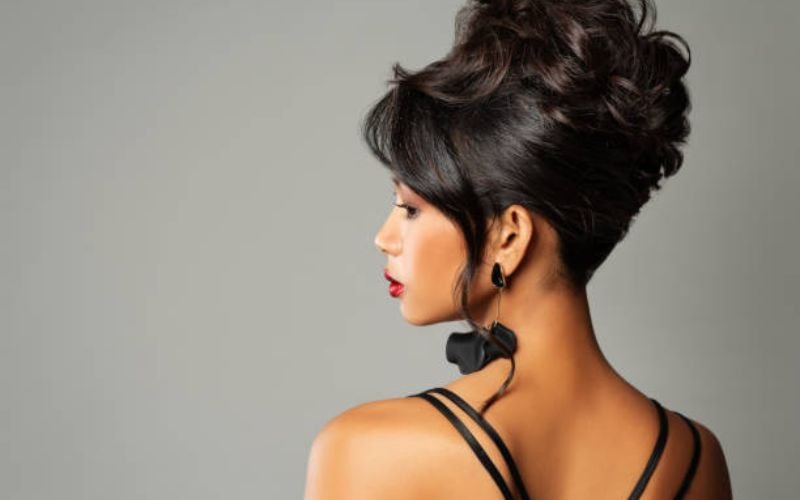 Black woman with mid-height everyday ponytail hairstyle