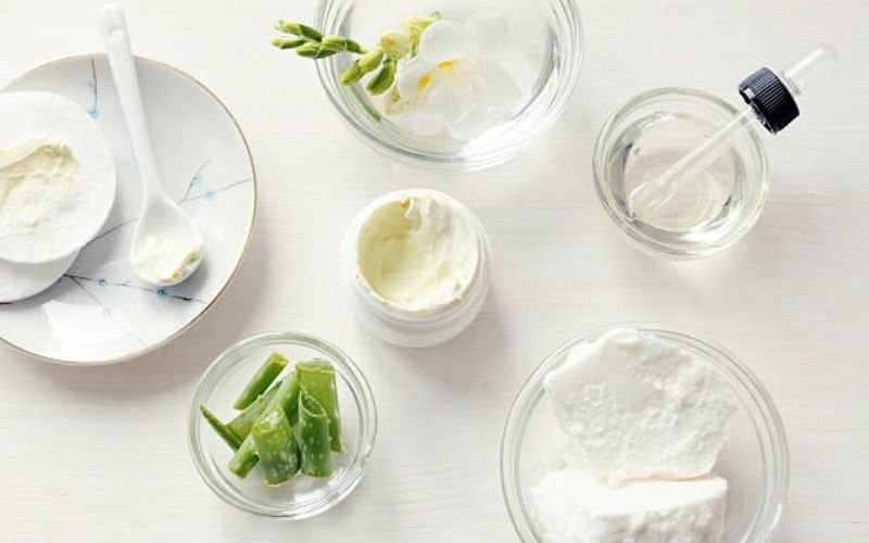 Natural ingredients like shea butter and aloe vera for melanin hair