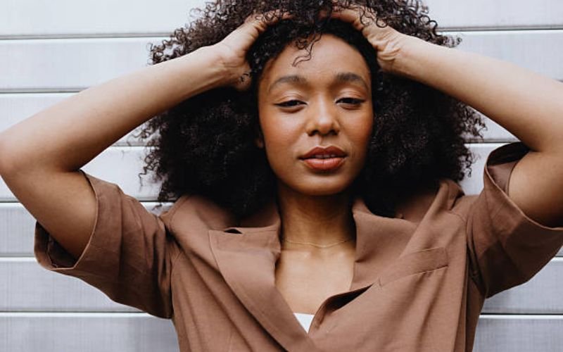 Frizzy and dry melanin-rich hair texture issues